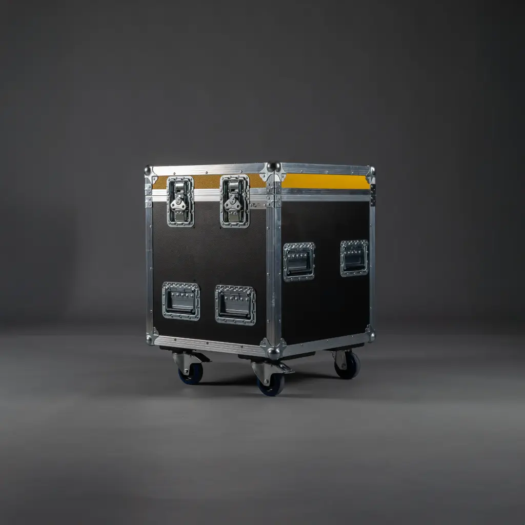 [TPL000512-002] Flightcase für 4x ROXX Cluster 4x B2/S2 oder 2x B4 [inkl. Zubehörfach] (Schwarz, Akzentfarbe: Schwarz, ohne Stapelmulden, ohne Tourlabelschale, 2 gebremste Rollen, ohne Gravur)
