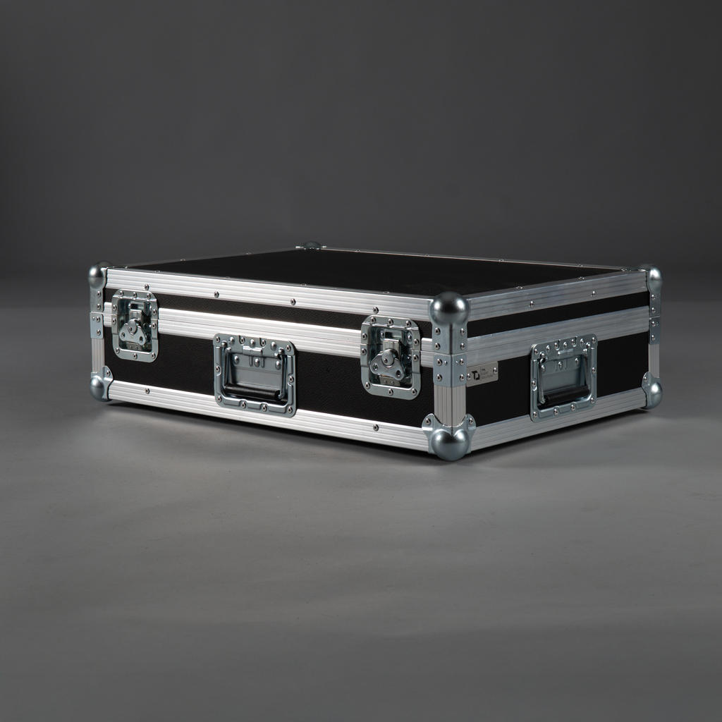 [TPL000730-001] Flightcase für 1x Panasonic PT-VMZ6ST (Schwarz, Akzentfarbe: Schwarz, ohne Tourlabelschale, ohne Gravur)