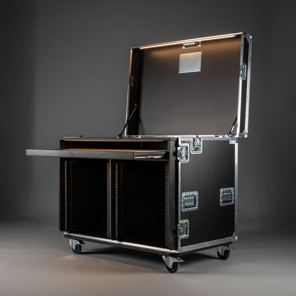 [TPL000282-002] Production case DIRECTOR - L (without lighting, Black, Accent colour: black, without tour label dish, without engraving, 2 braked castors)