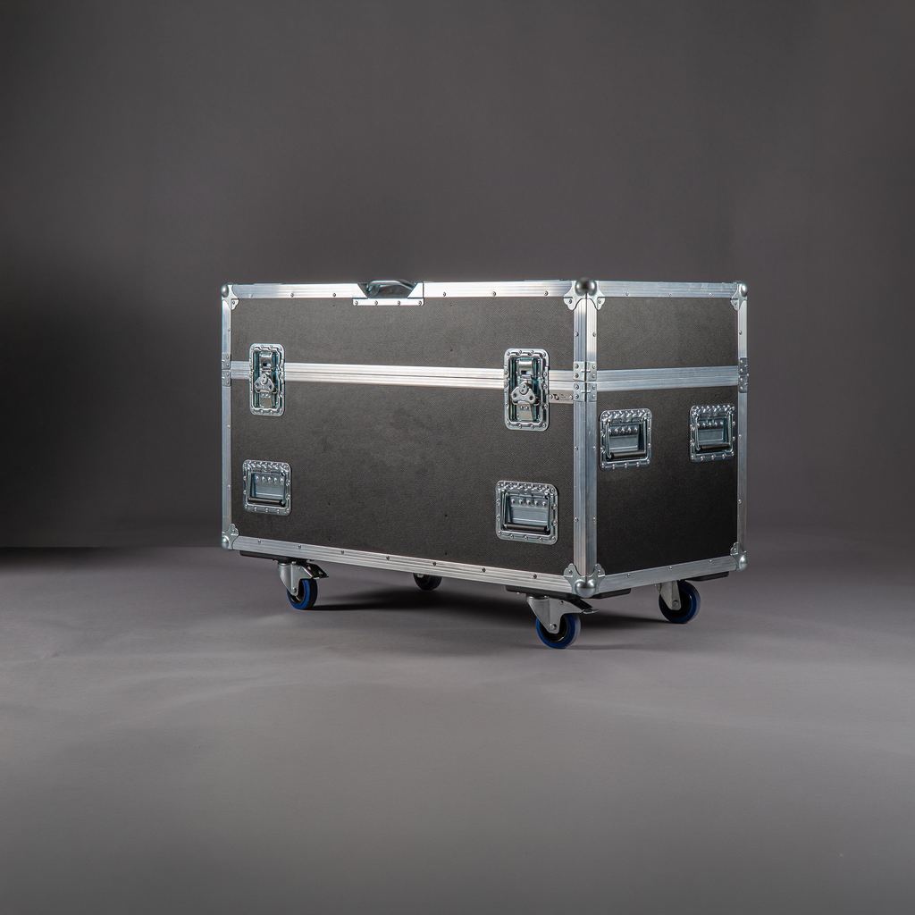 [TPL000836-001] Flightcase für 3x ROXX ICON F8 inkl. Zubehörfach (Schwarz, Akzentfarbe: Schwarz, ohne Stapelmulden, ohne Tourlabelschale, 2 gebremste Rollen, ohne Gravur)